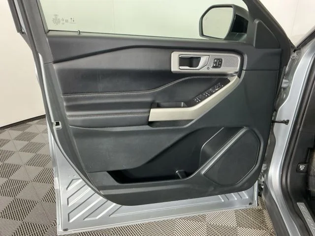 Certified Used 2023  Ford Limited image 12