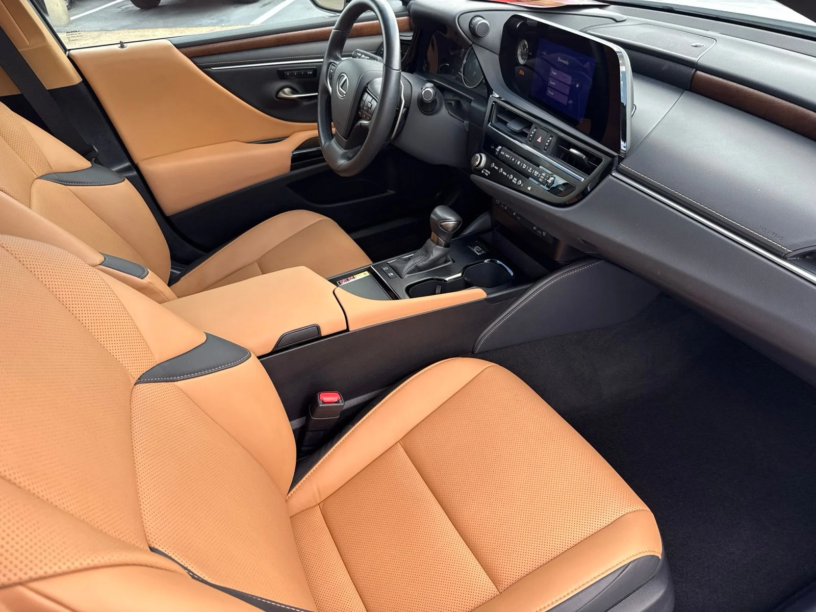 Used 2025 White Lexus 300h image 31
