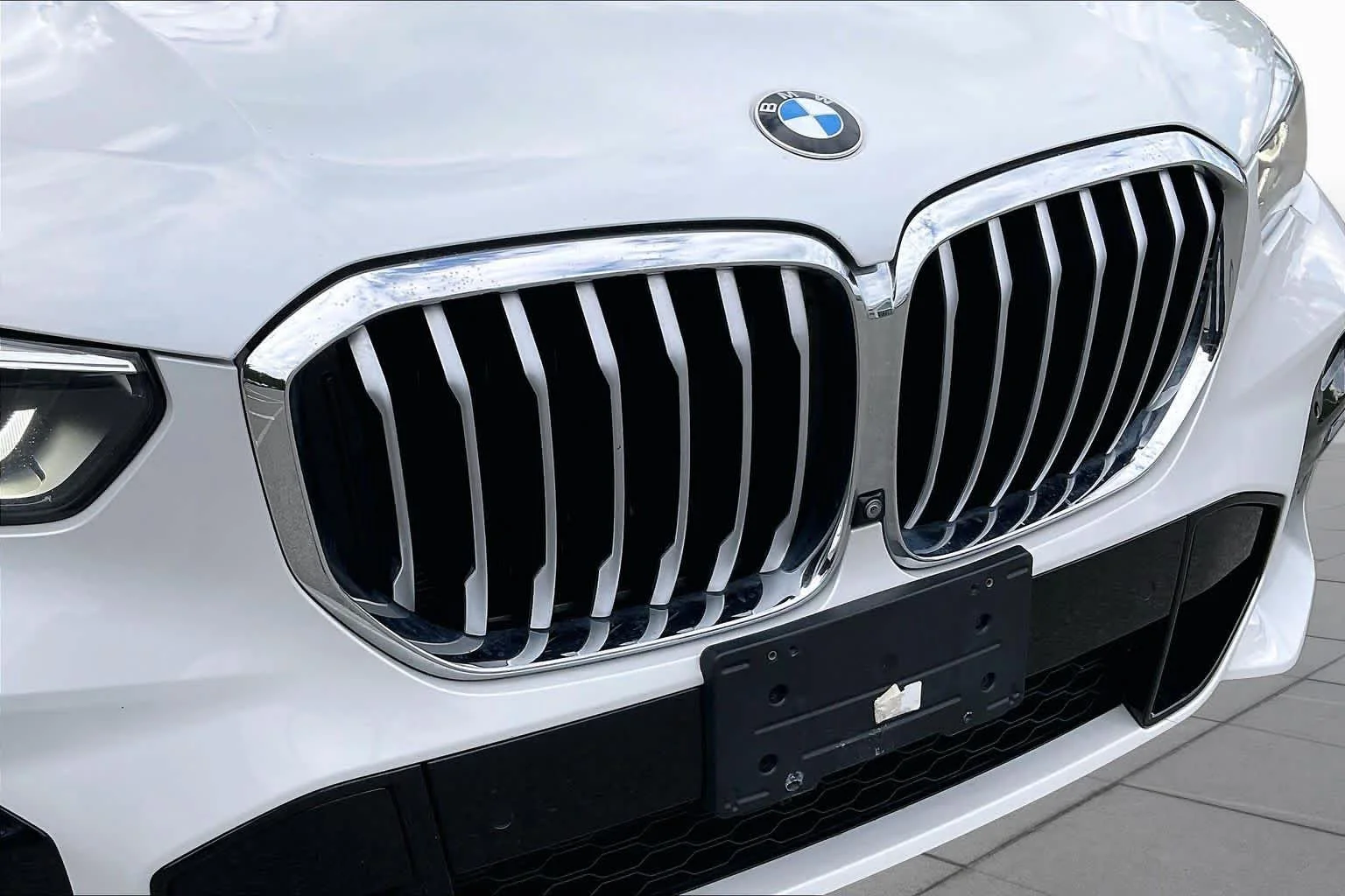 Used 2019 Mineral White Metallic BMW xDrive40i image 31