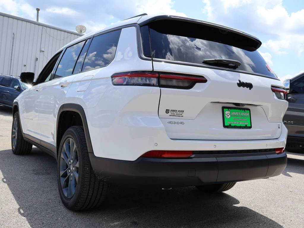 New 2026 Bright White Clear-Coat Exterior Paint Jeep Limited image 3