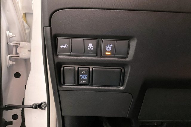 Used 2021 Aspen White Tricoat Nissan Platinum image 42