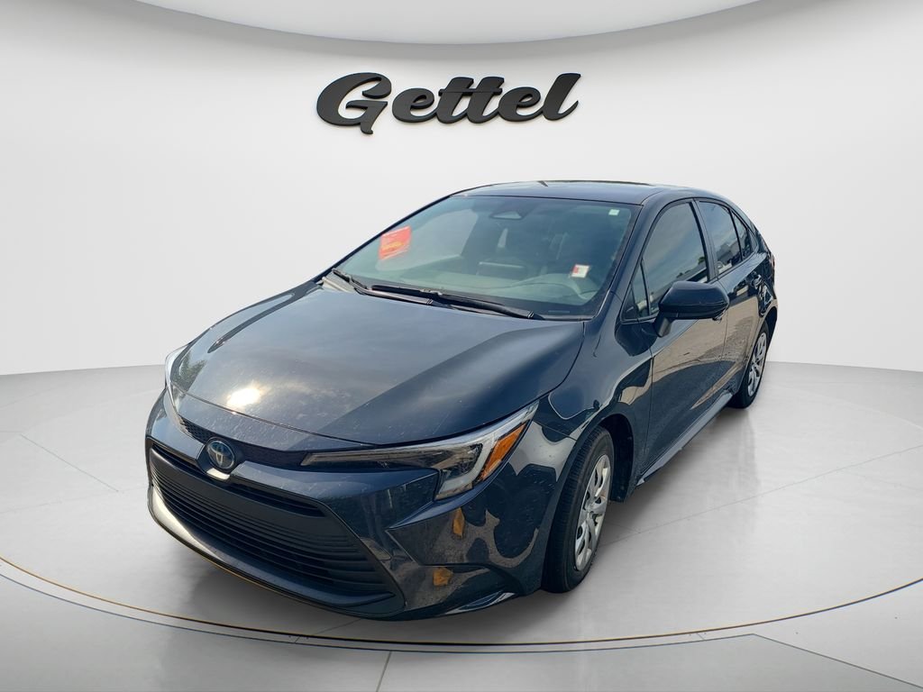 Certified Used 2025  Toyota LE image 1