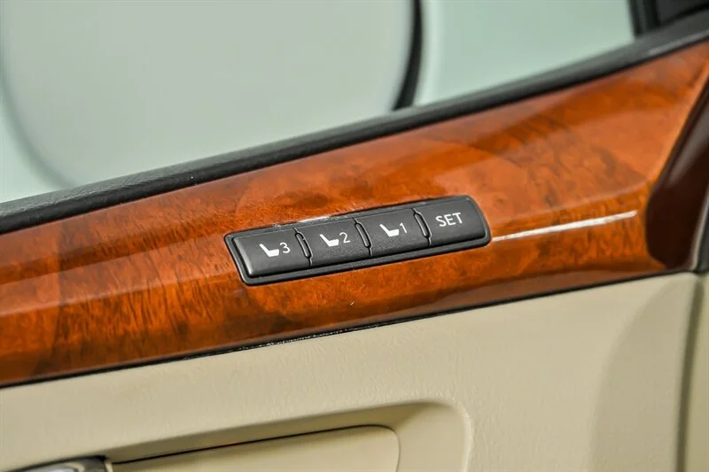 Used 2009 Starfire Pearl Lexus  image 13