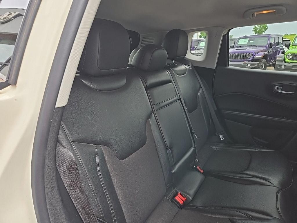 Used 2018 White Jeep Latitude image 73