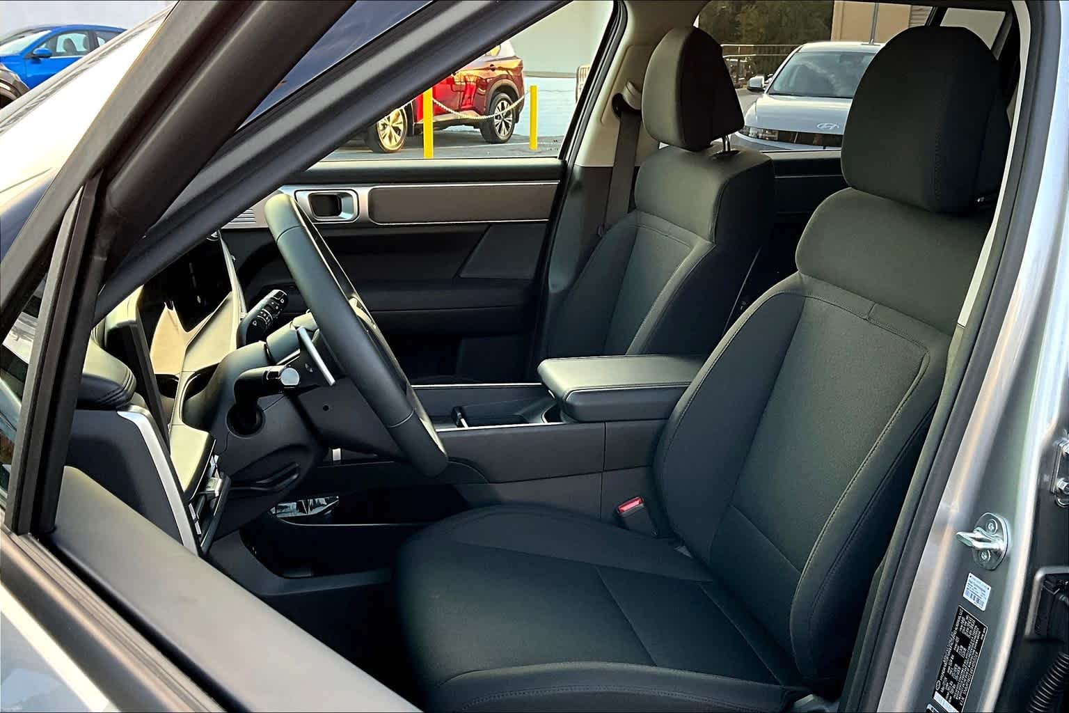 Used 2024 Shimmering Silver Hyundai SE image 8