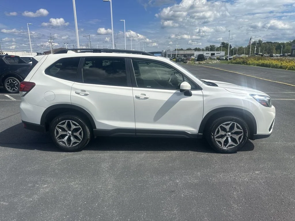 Used 2020 White Subaru Premium image 9
