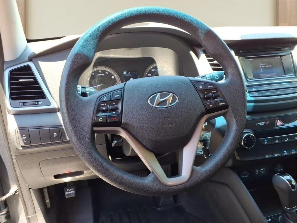 Used 2017 Gray Hyundai SE image 3