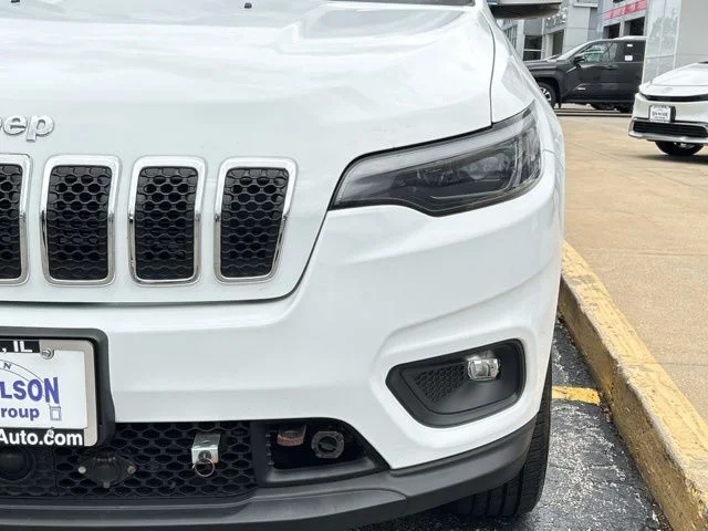 Used 2021 White Jeep Latitude Lux image 3