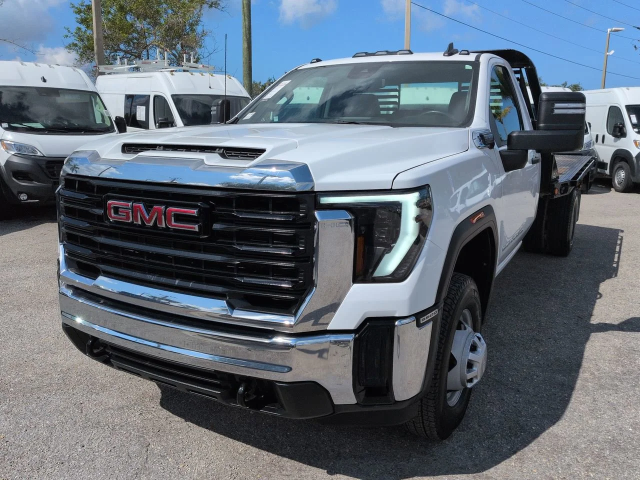 Used 2024 Summit White GMC Pro image 9