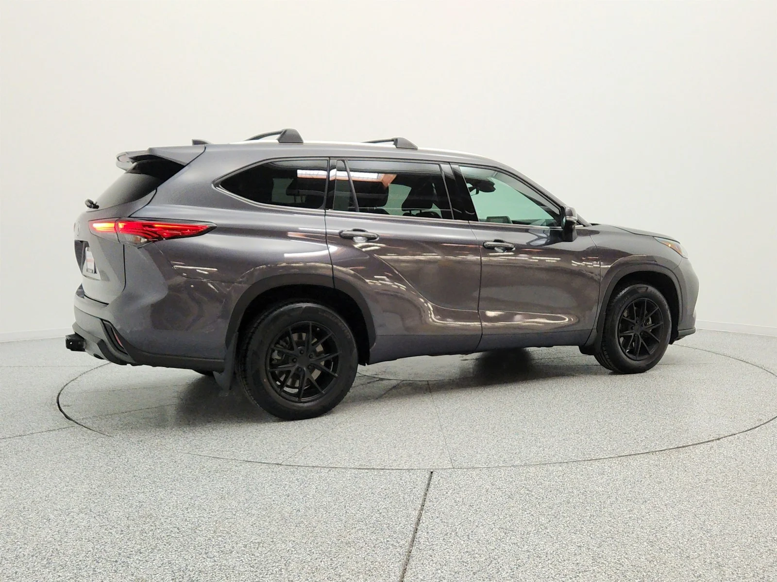 Used 2021 Magnetic Gray Metallic Toyota Hybrid XLE AWD (Natl) image 5