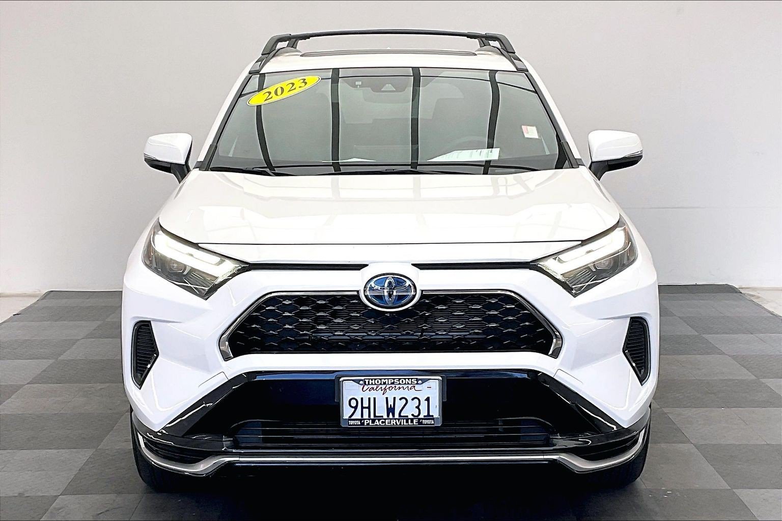 Used 2023 Ice Cap Toyota SE image 2