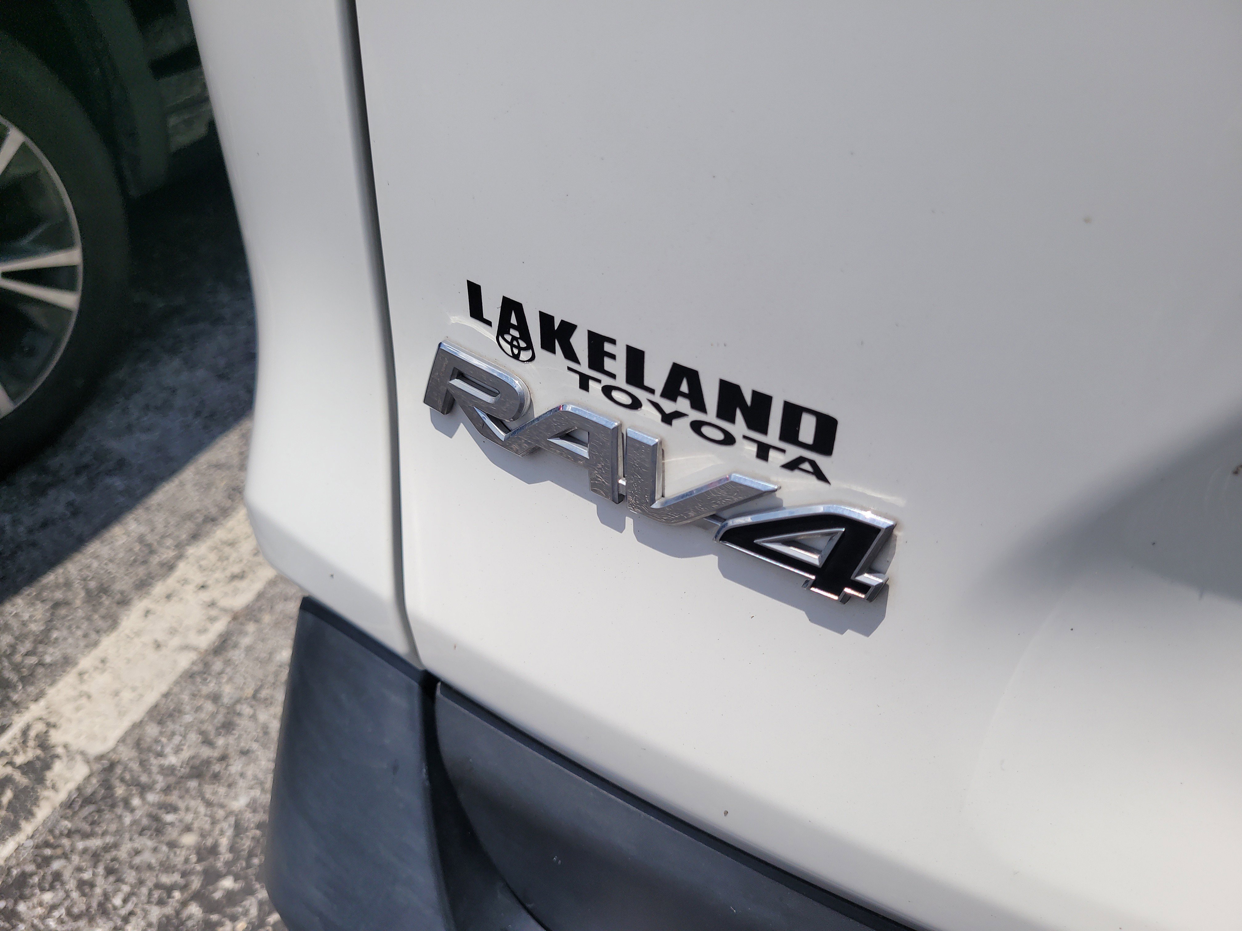 Used 2022 White Toyota Hybrid LE image 10