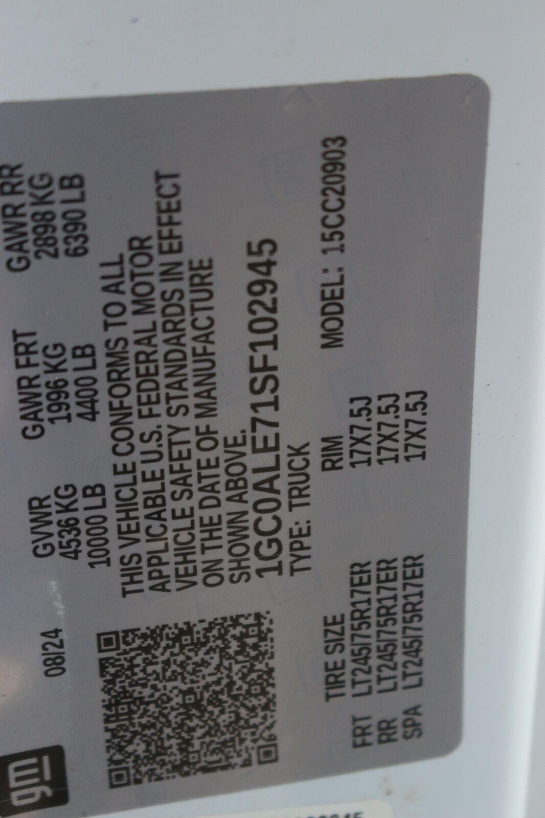 Used 2025 Summit White Chevrolet WT image 38