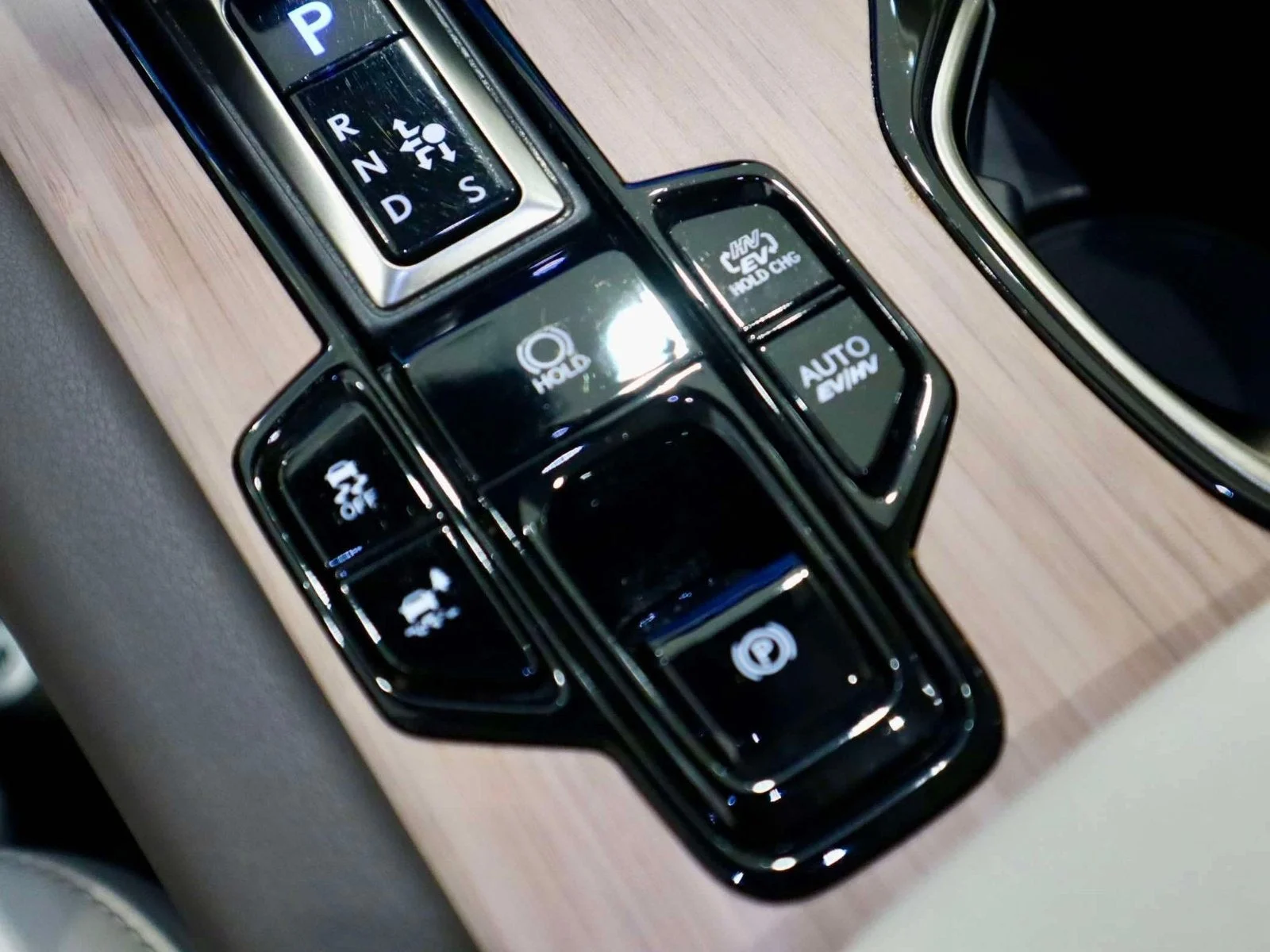 Used 2025 Caviar Lexus RX 450h+ Luxury image 30