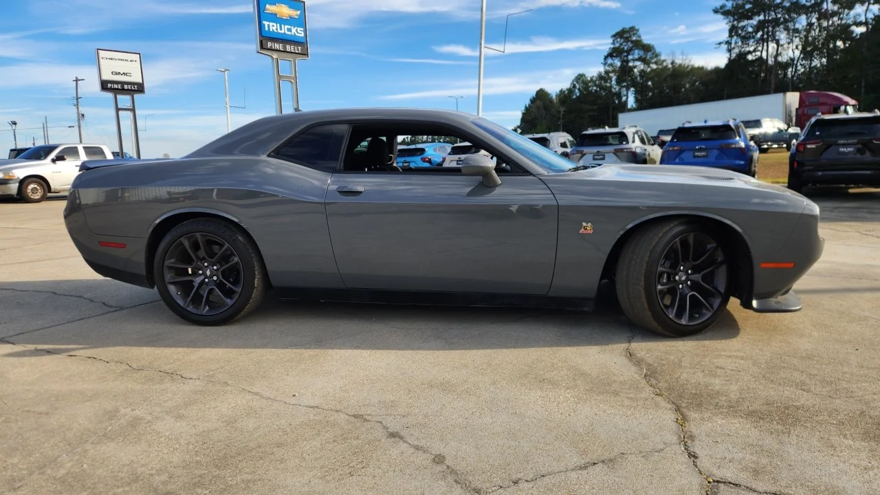 Used 2023  Dodge R/T Scat Pack image 2