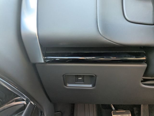 New 2026 Fuji White Land Rover SE image 29