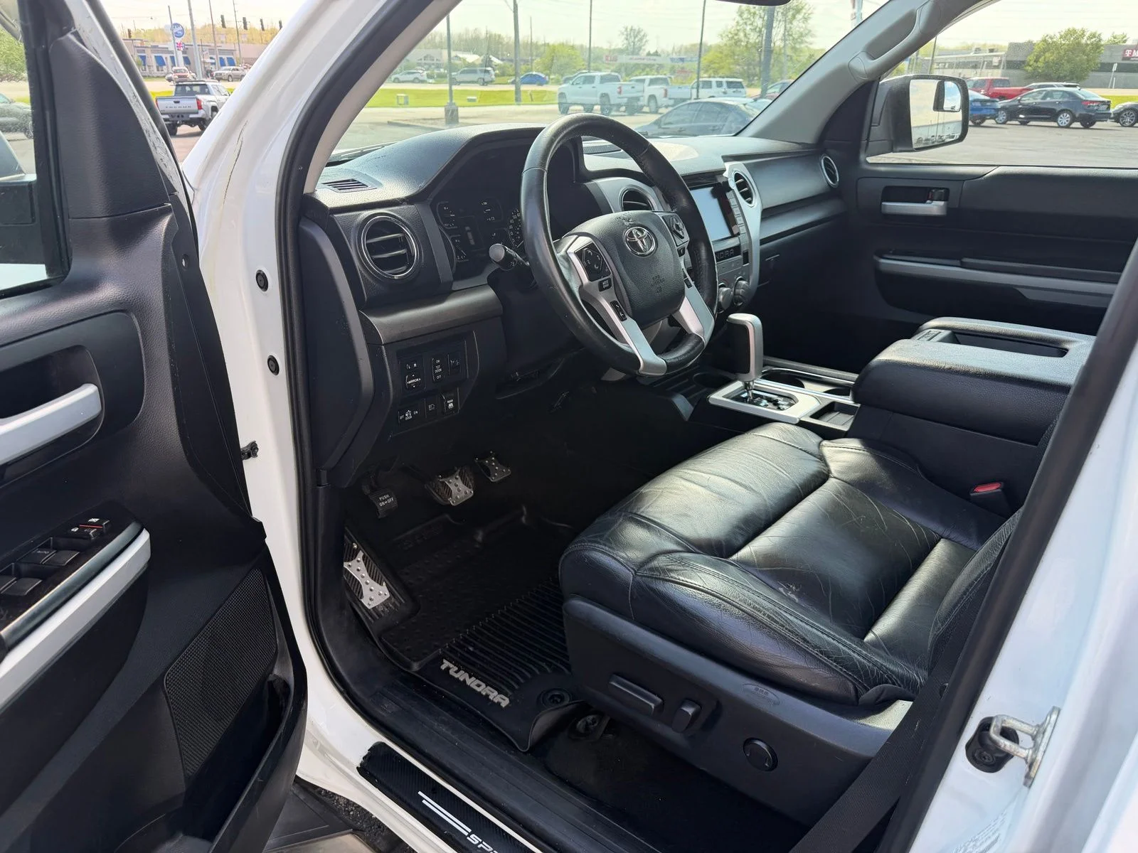 Used 2020 White Toyota SR5 image 7