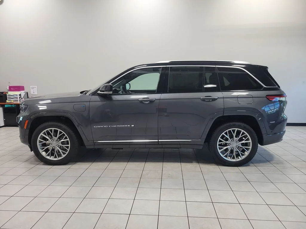 Certified Used 2022 Gray Jeep Summit 4xe image 9