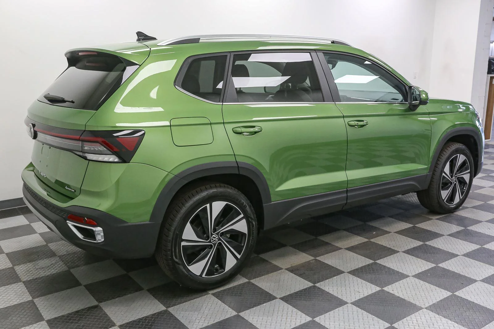 New 2026 Bright Moss Green Metallic Volkswagen SE image 8