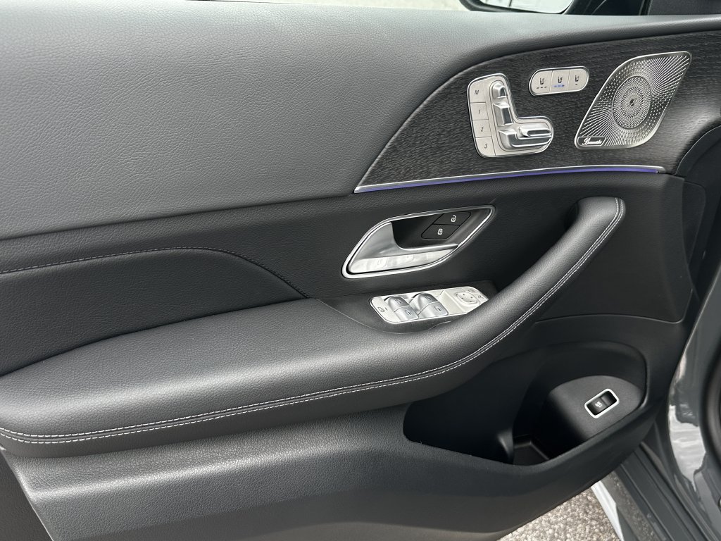 New 2026 MANUFAKTUR Silicon Grey Mercedes-Benz GLS 450 image 49