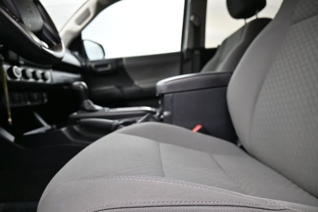 Used 2020 White Toyota SR image 19