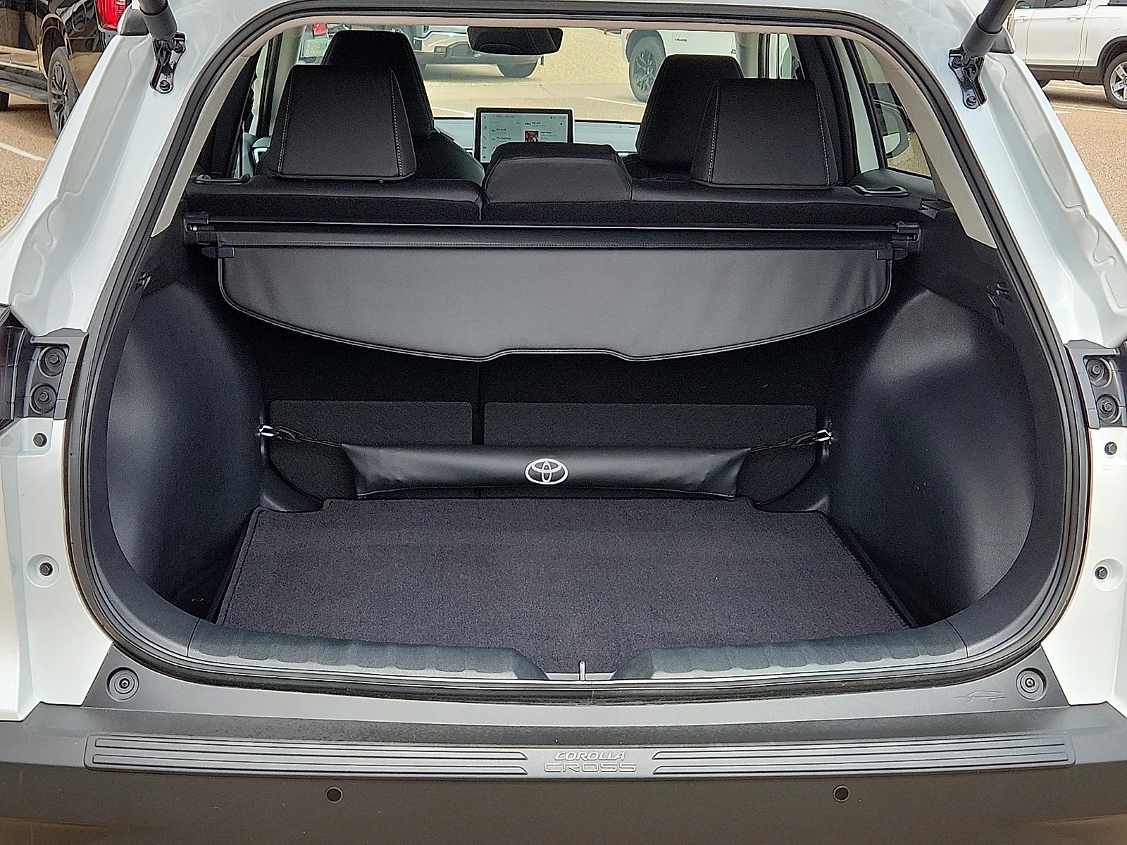 Used 2026 Pearl Toyota XLE image 10