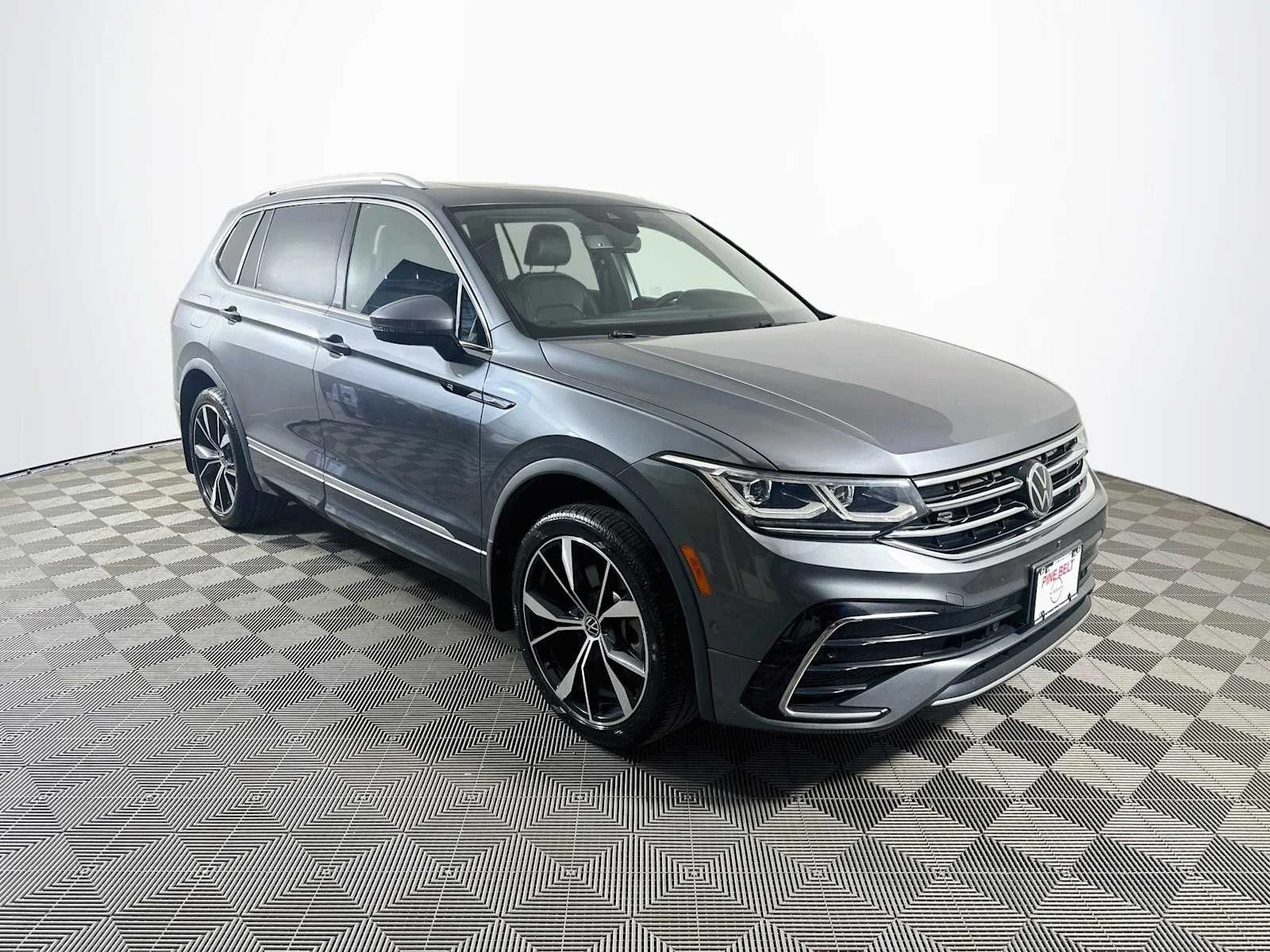Used 2022 Platinum Gray Metallic Volkswagen SEL R-Line image 3