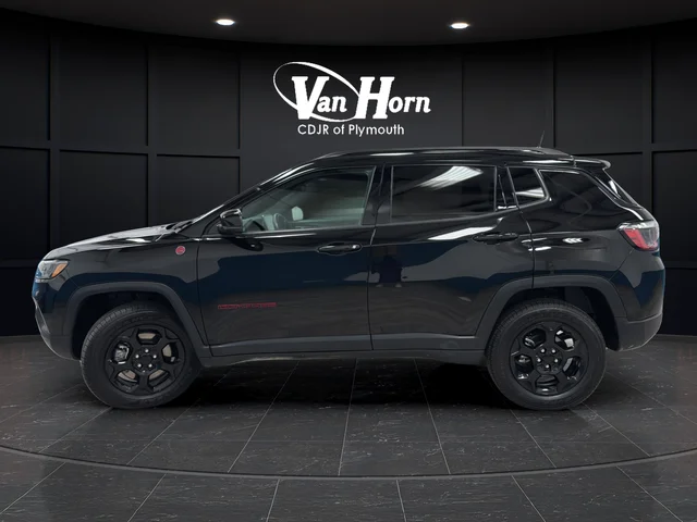 Used 2023 Diamond Black Jeep Trailhawk image 4