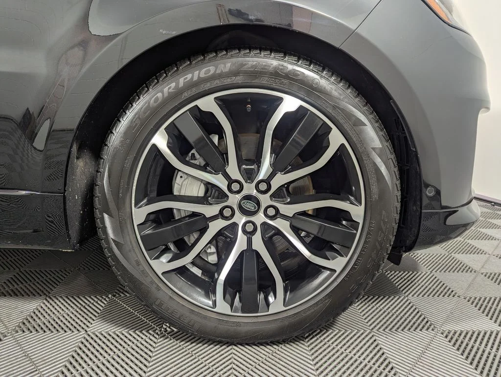 Used 2022 Black Land Rover HSE Silver Edition image 30