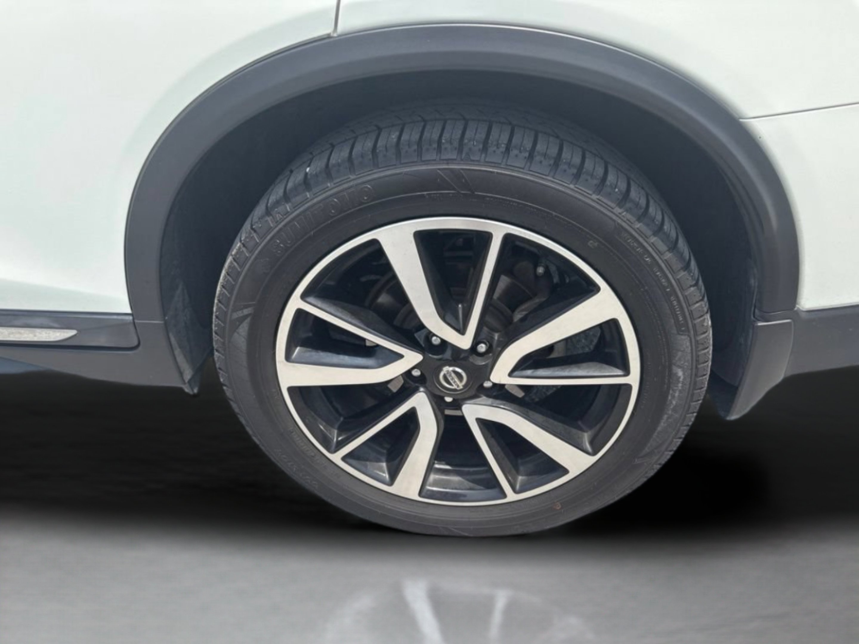 Used 2020 Pearl White Tricoat Nissan SL image 33
