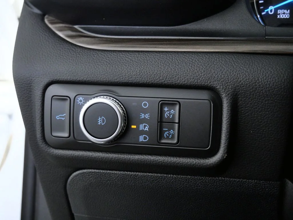 Used 2022 White Ford Limited image 25