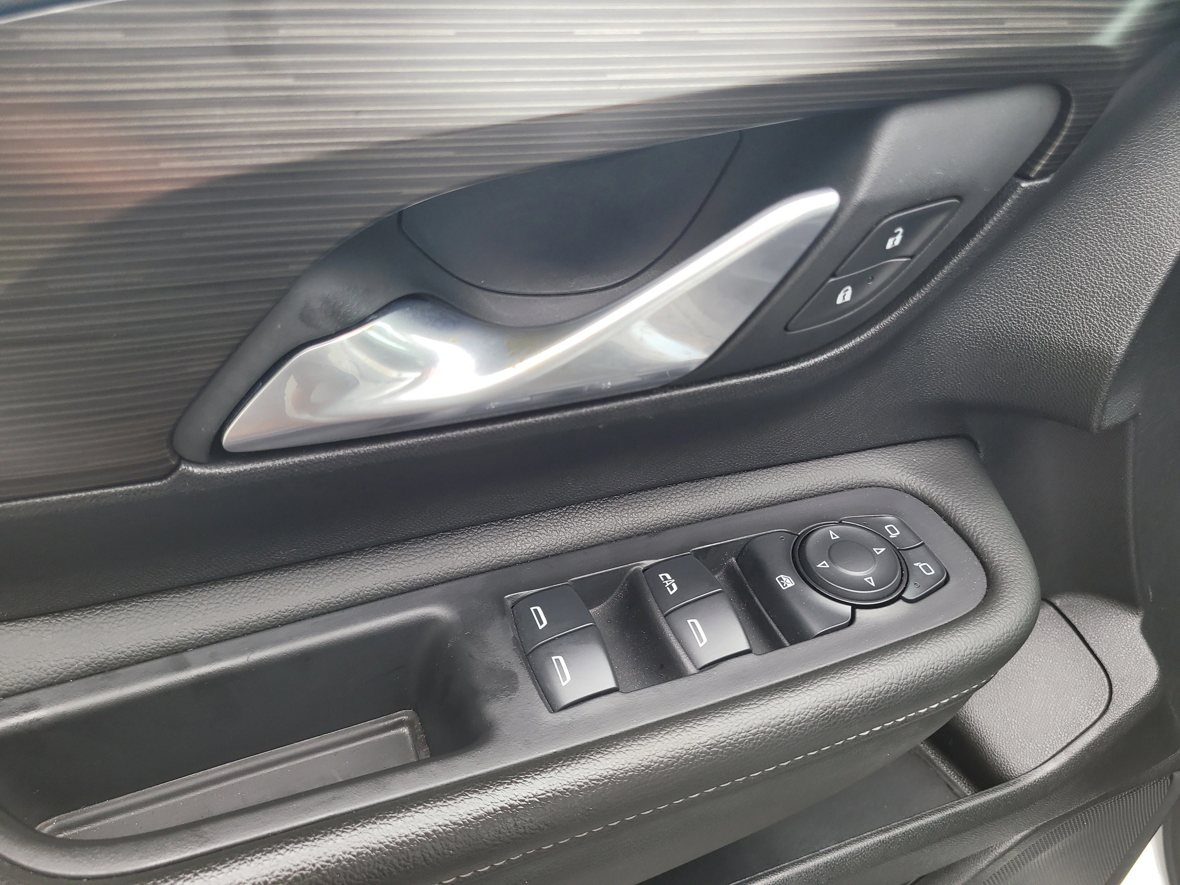 Used 2024 Summit White GMC SLE image 17