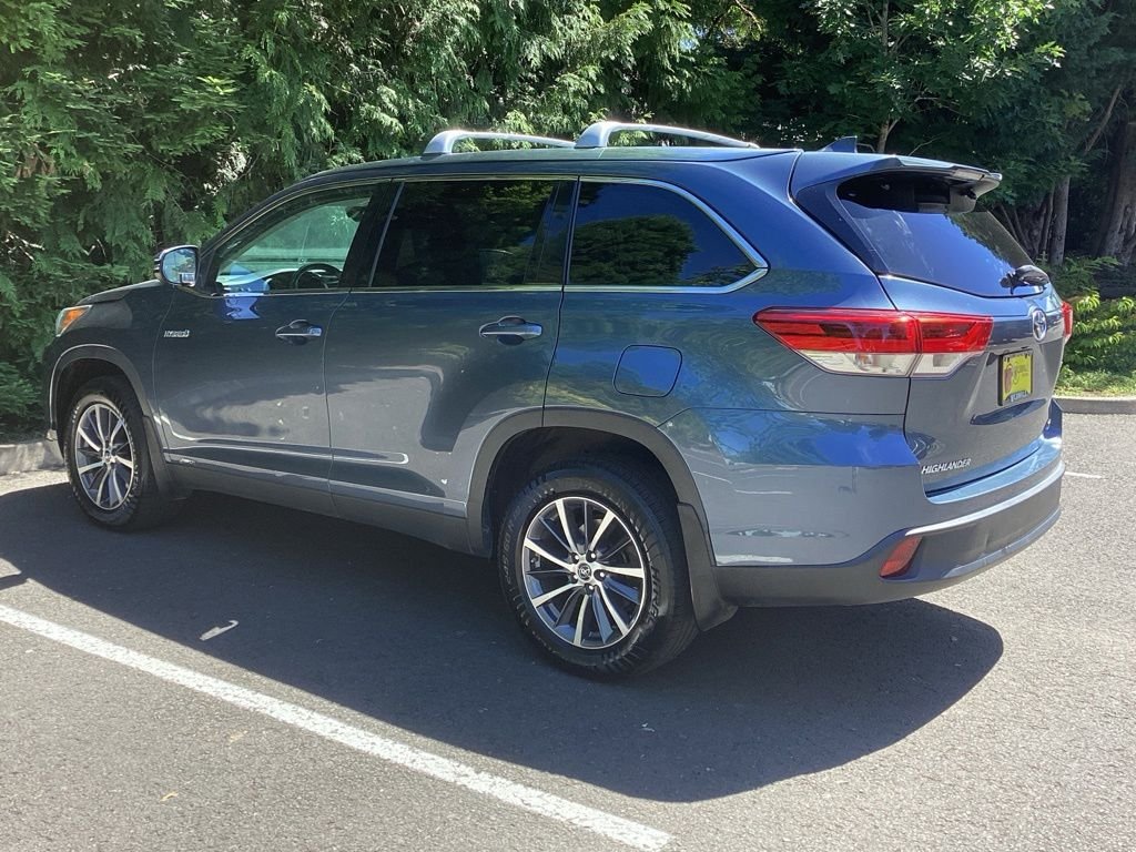 Used 2019 Blue Toyota XLE image 9
