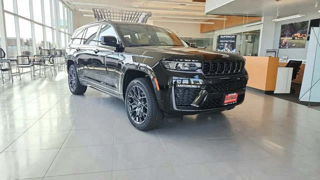 New 2026 Diamond Black Crystal Pearl-Coat Exterior Paint Jeep Summit image 18