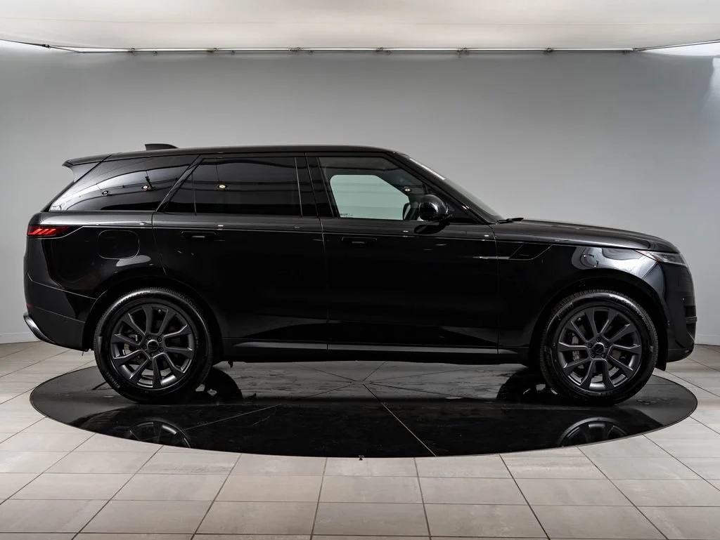 New 2026 Santorini Black Land Rover SE image 11
