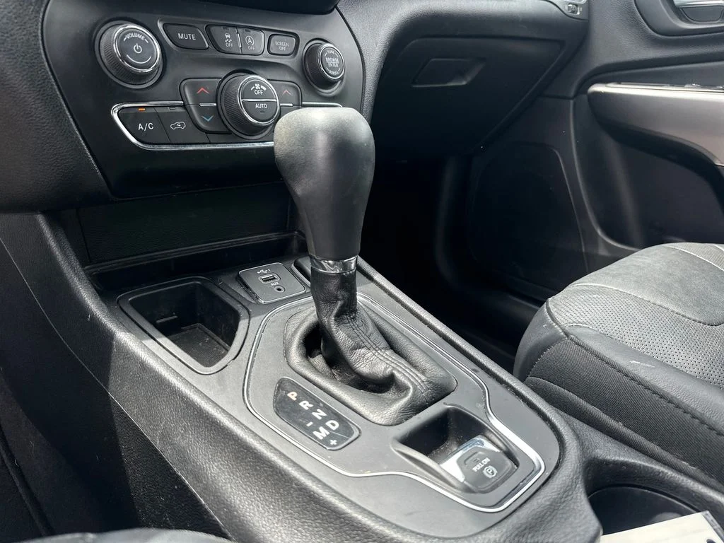Used 2019 White Jeep Limited image 14