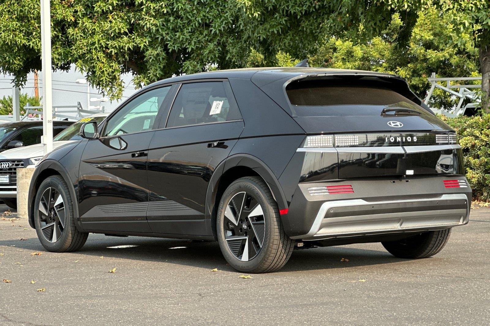 New 2026 Abyss Black Hyundai SE image 25