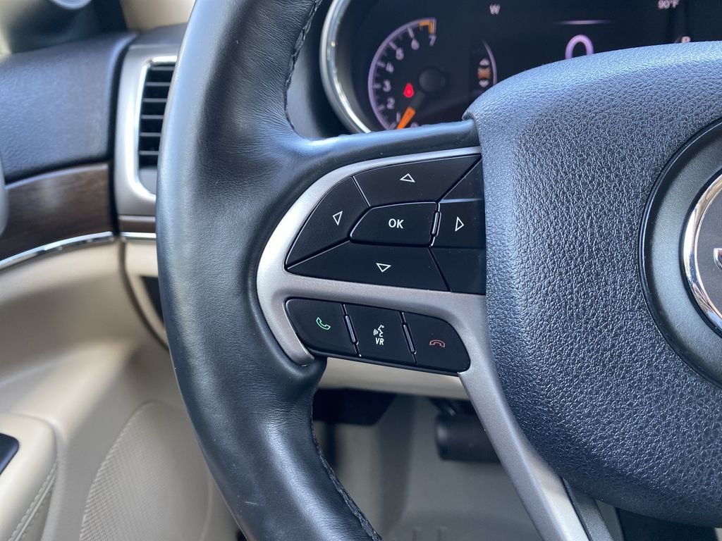 Used 2018 Bright White Clearcoat Jeep Limited image 24