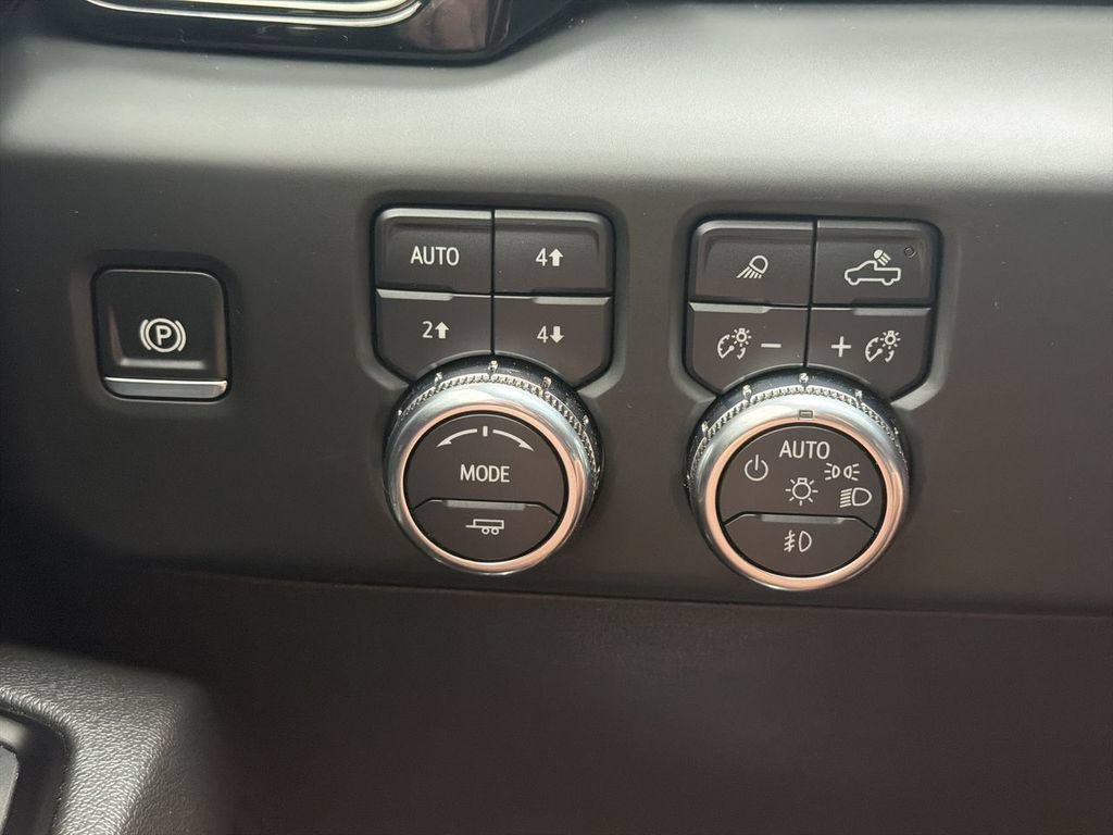 Used 2024 Sterling Metallic GMC AT4 image 18