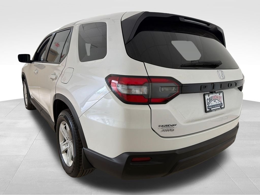 Used 2023 Platinum White Pearl Honda LX image 4