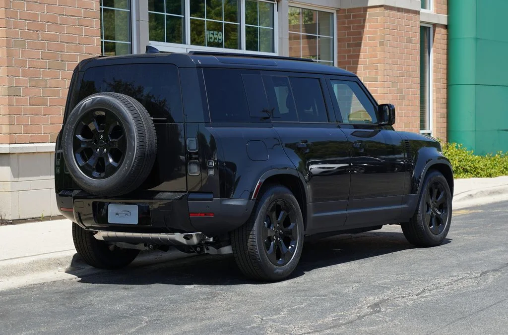New 2026 Santorini Black Land Rover S image 6
