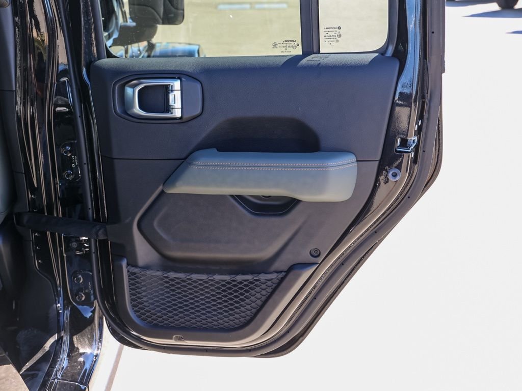 New 2026 Black Clear-Coat Exterior Paint Jeep Mojave image 17