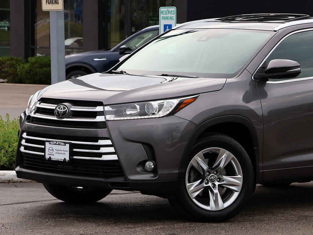 Used 2018 Predawn Gray Mica Toyota Limited image 3