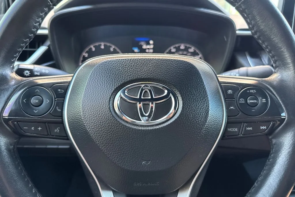 Used 2024  Toyota SE image 27