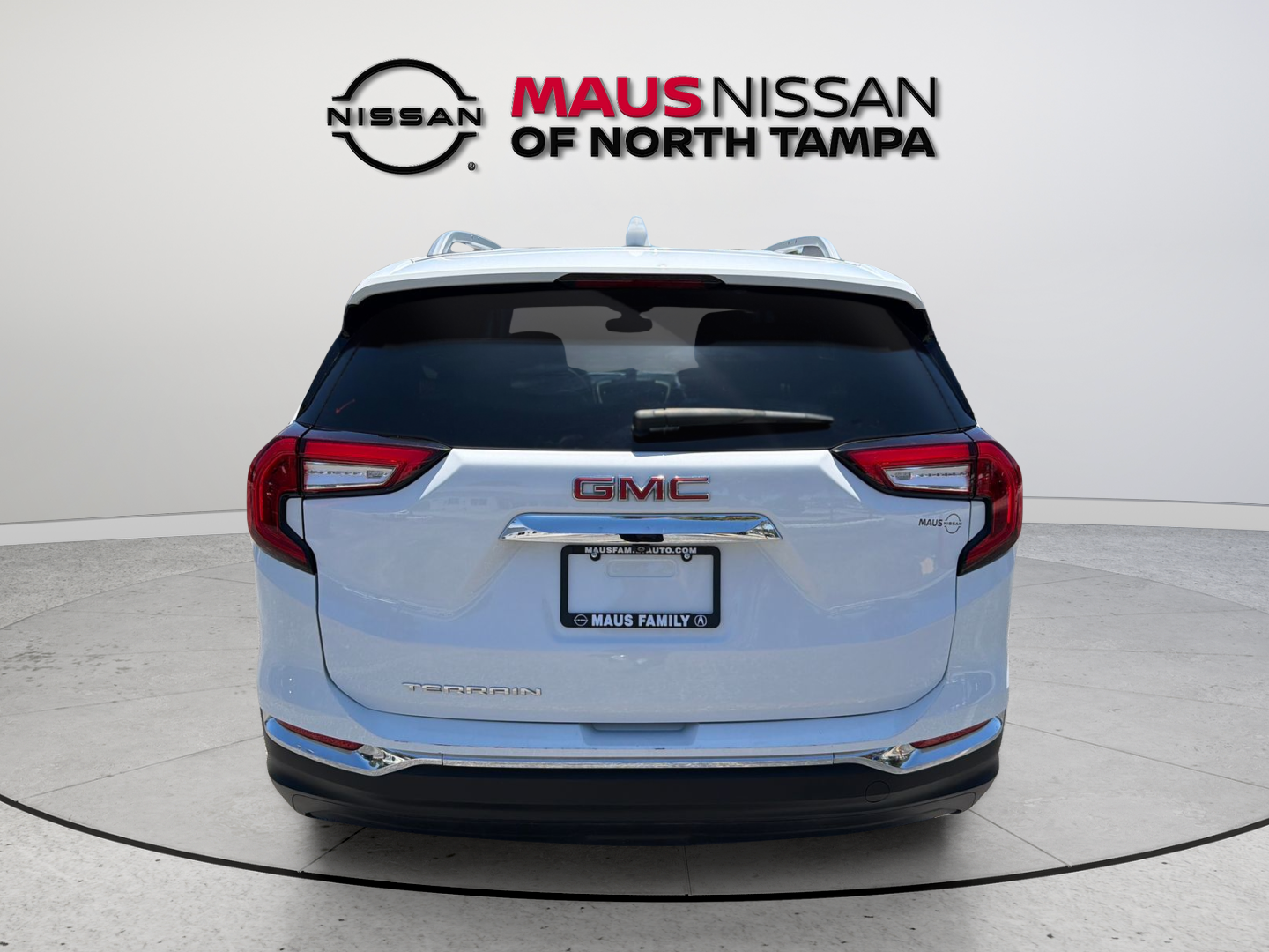 Used 2024 White GMC SLT image 7