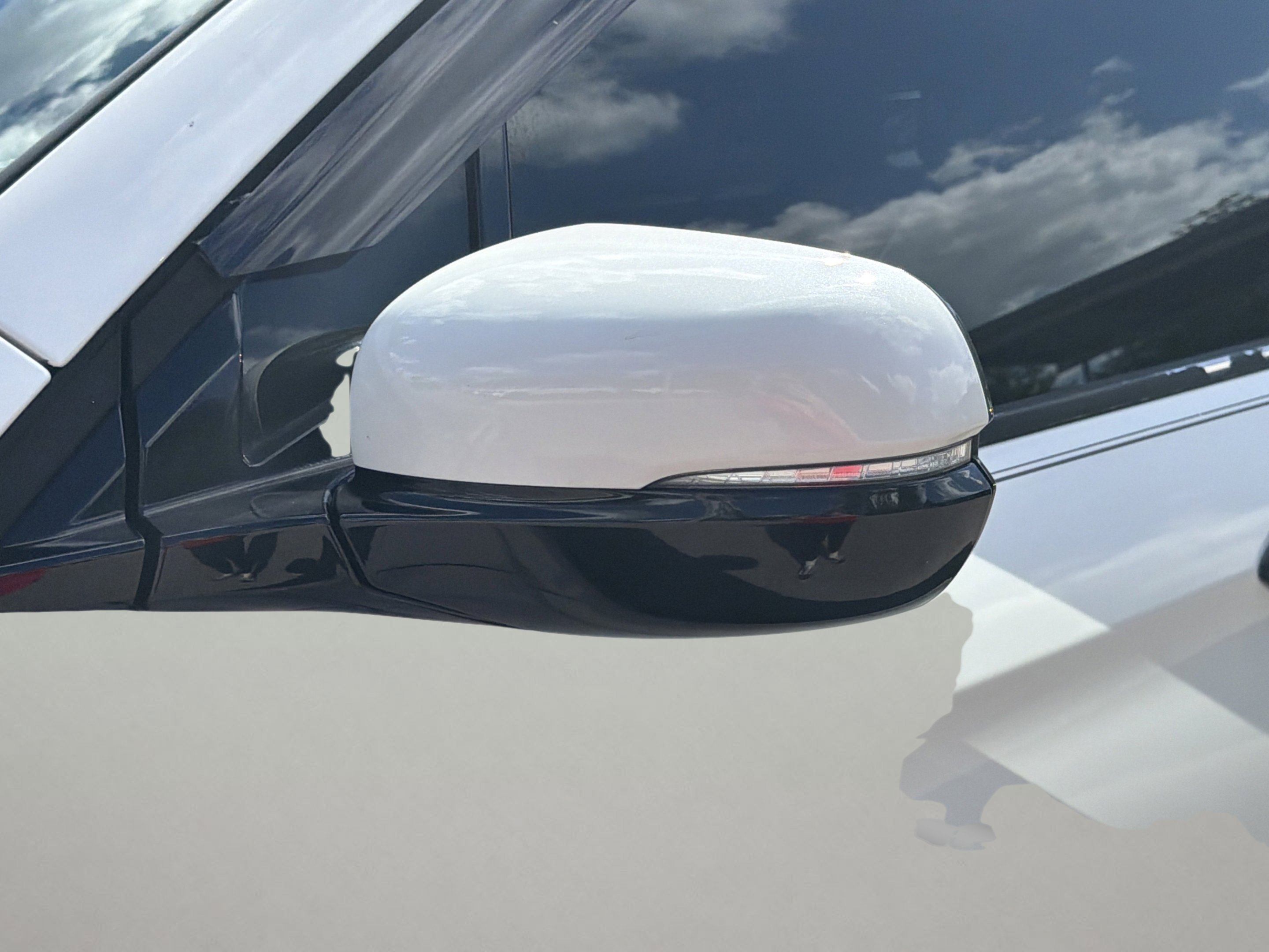 Used 2016 White Diamond Pearl Honda Touring image 30