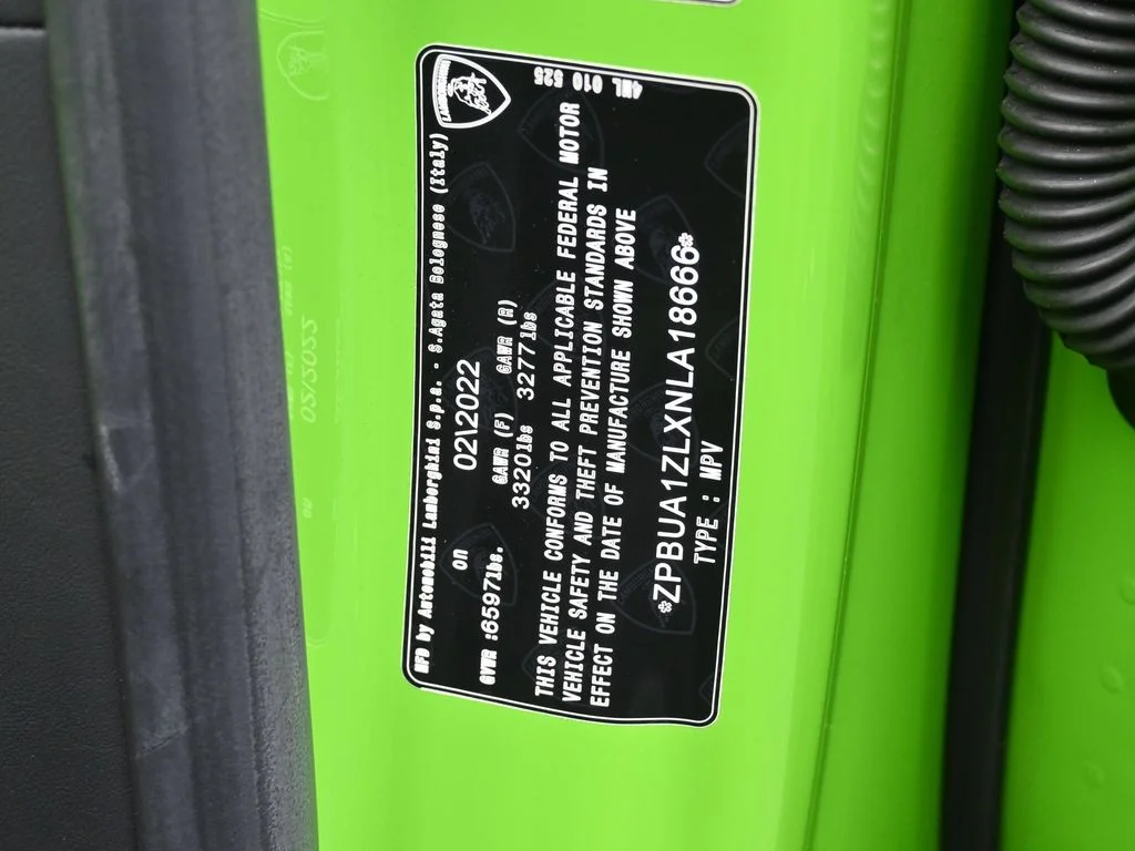 Used 2022 Green Lamborghini  image 27