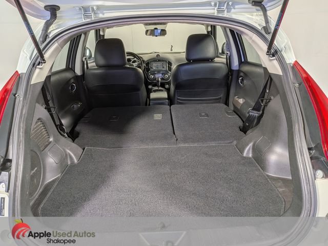 Used 2012 White Nissan SL image 9