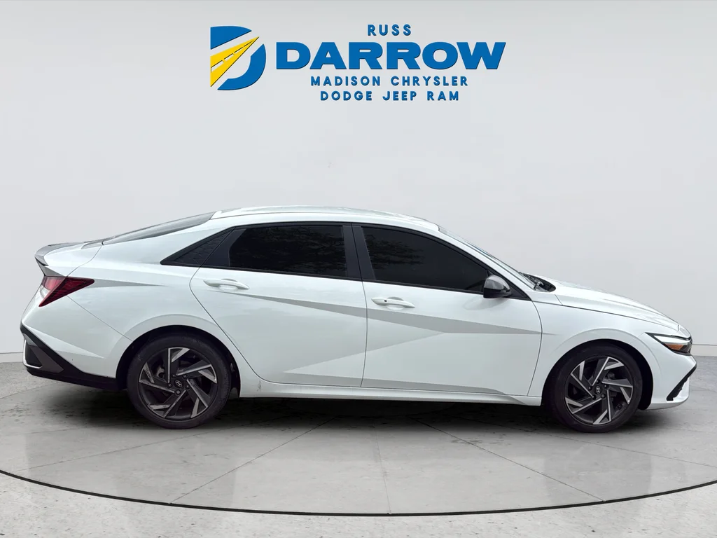 Used 2025 White Hyundai SEL Sport image 6
