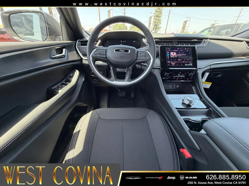 New 2026 Silver Zynith Jeep Laredo X image 31